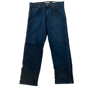 •Mens Wrangler relaxed fit jeans•